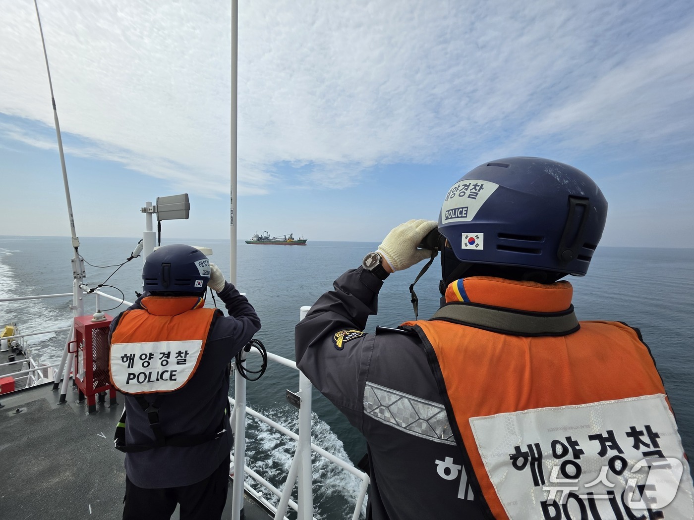 부안 해경이 지난 14일 실종된 인도네시아 국적 선원을 찾기 위한 수색을 벌이고 있다.(부안해경 제공. 재판매 및 DB 금지)