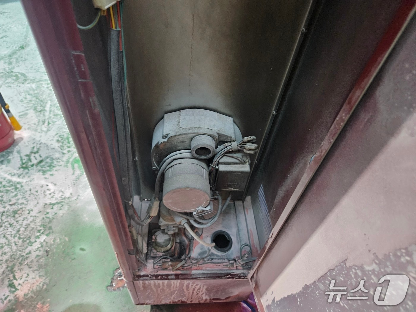 16일 오전 9시 55분쯤 밀양시 부북면의 한 공장에서 불이나 60대 직원이 화상을 입고 병원 이송됐다. 사진은 불이 난 히터 모습.(경남소방본부 제공. 재판매 및 DB금지)