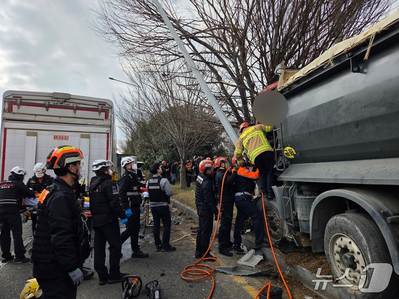16일 오전 10시 12분께 북구 산업로 울산공항 방면 도로에서 6중 추돌 사고가 발생했다.(울산소방 제공. 재판매 및 DB금지)/뉴스1