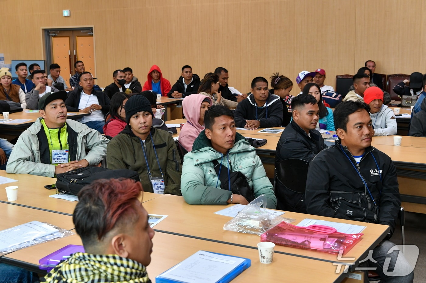 영주시에서 일하는 외국인 근로자들이 안전교육을 받고 있다.(영주시 제공. 재판매 및 DB 금지)2026.3.17/뉴스1