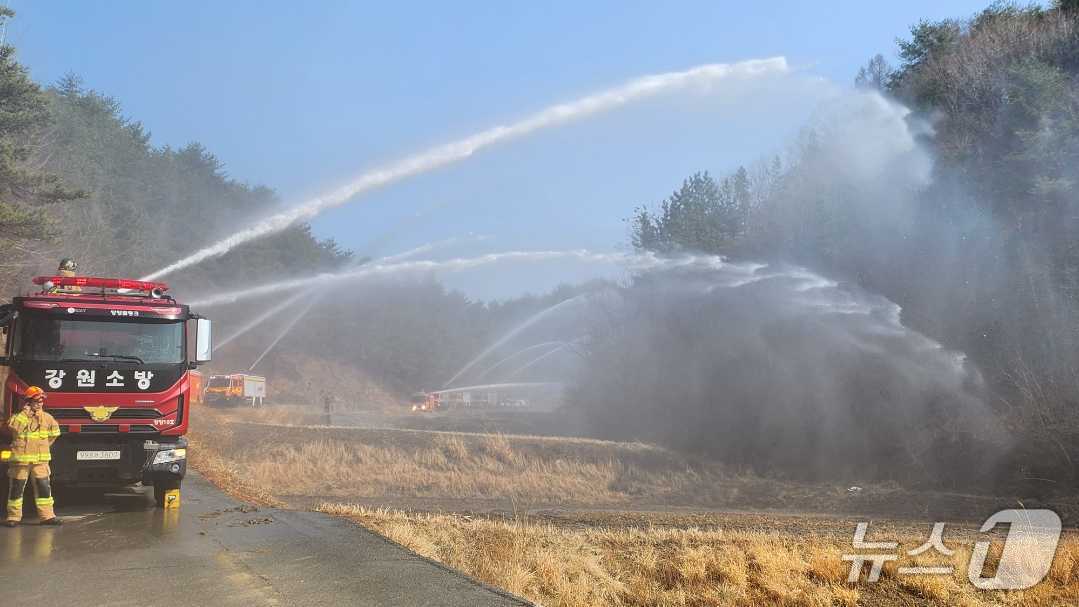 강원특별자치도 소방본부, 양양군 월리 전원주택단지 인근서 동해안 대형산불 대비·대응 실제 동원훈련 현장.(도소방본부 제공, 재판매 및 DB금지)