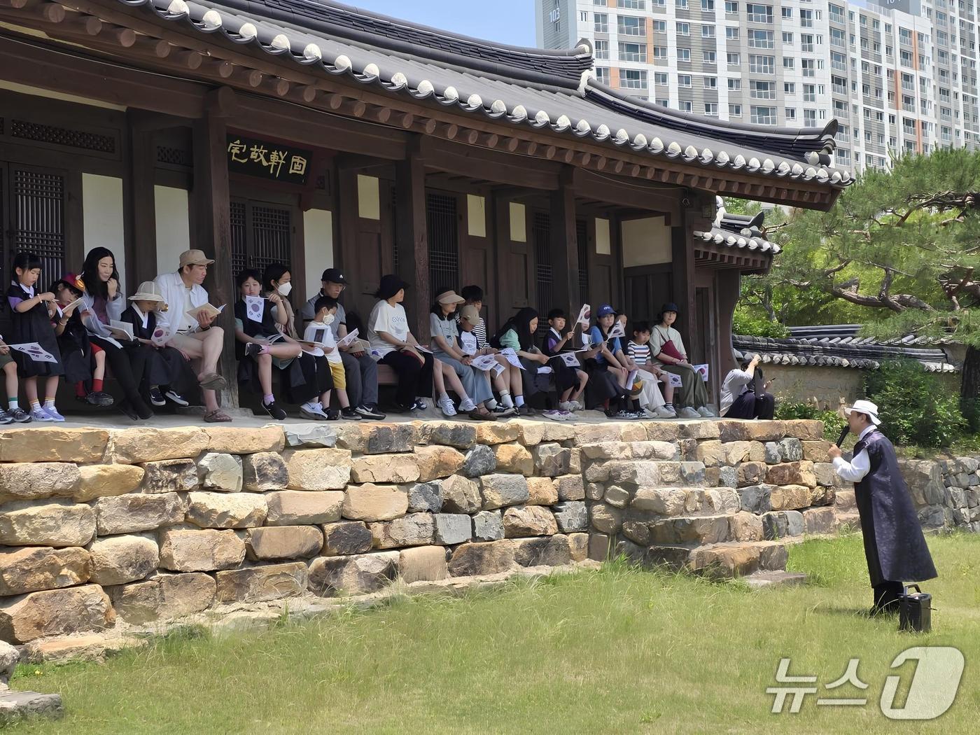 지난해 울산 북구 '꿈꾸는 고헌고택' 프로그램 모습.(울산 북구 제공. 재판매 및 DB금지)/뉴스1