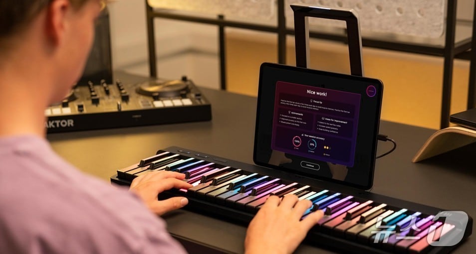 롤리 피아노(ROLI Piano)와 롤리 에어웨이브(ROLI Airwave) 모습.(UNIST 제공. 재판매 및 DB금지)/뉴스1