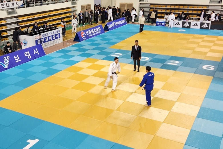 심재윤 선수(왼쪽)의  '2026 국가대표 2차 선발전 겸 2026 회장기 전국 유도대회' 출전 모습.(보령시 제공. 재판매 및 DB금지)/뉴스1