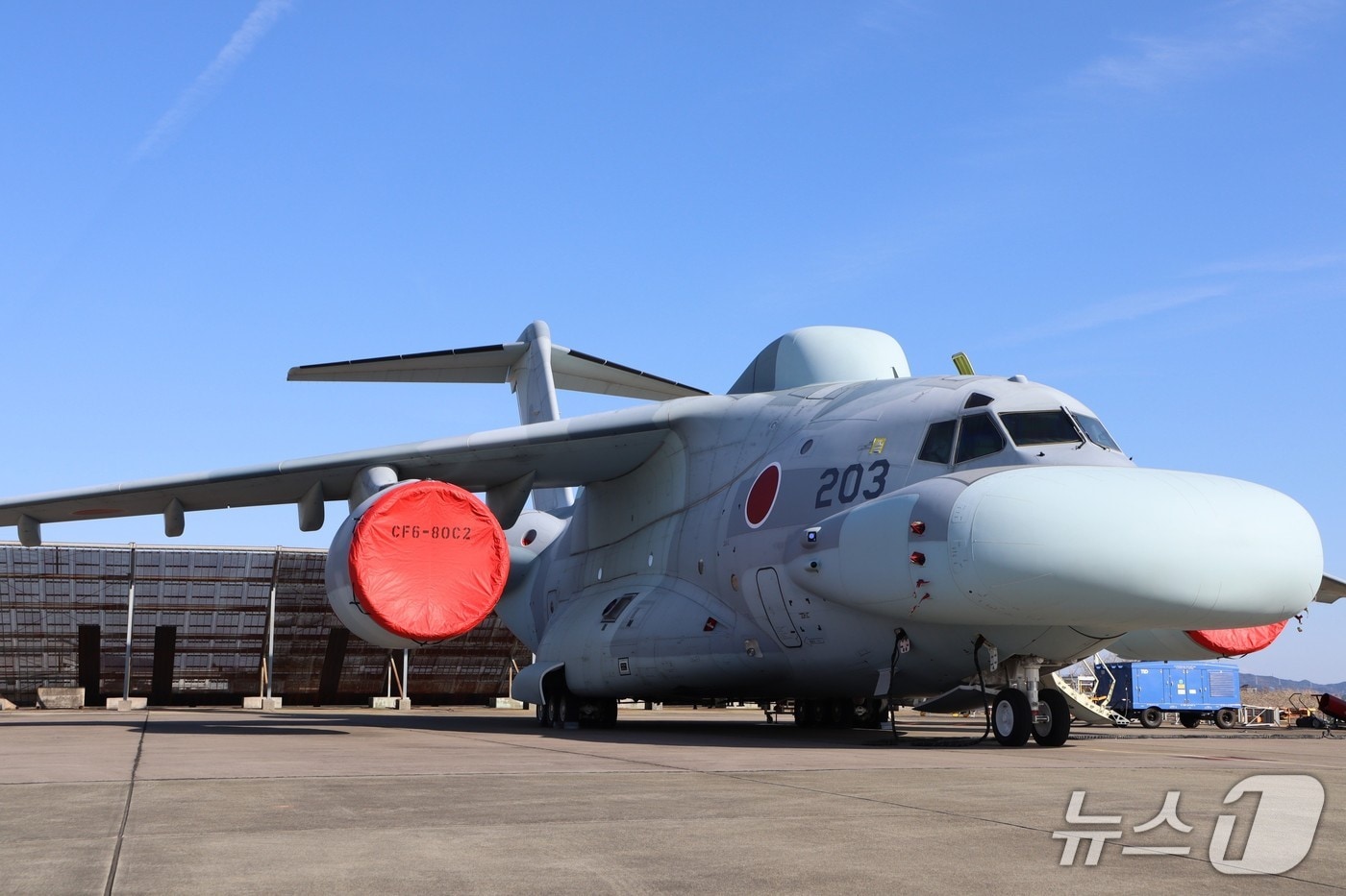 일본 항공자위대는 17일, 기후현 기후 공군기지에서 활주 중인 가와사키 EC-2 전자전기의 영상을 공개했다. 출처: 일본항공자위대 엑스