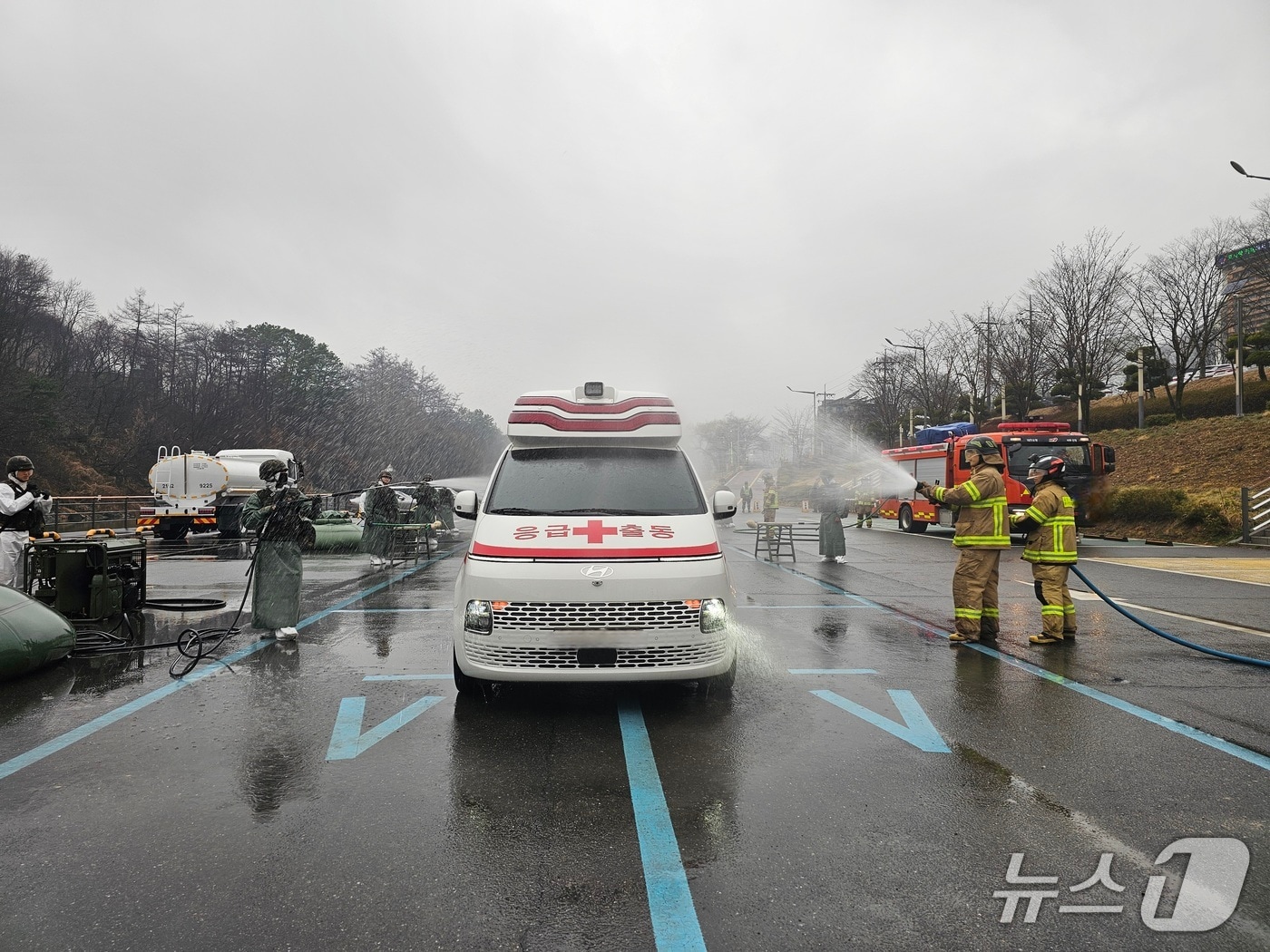 핵·대량살상무기(WMD) 사후관리 대응능력 강화 훈련 모습.(육군 32사단 제공. 재판매 및 DB금지)/뉴스1