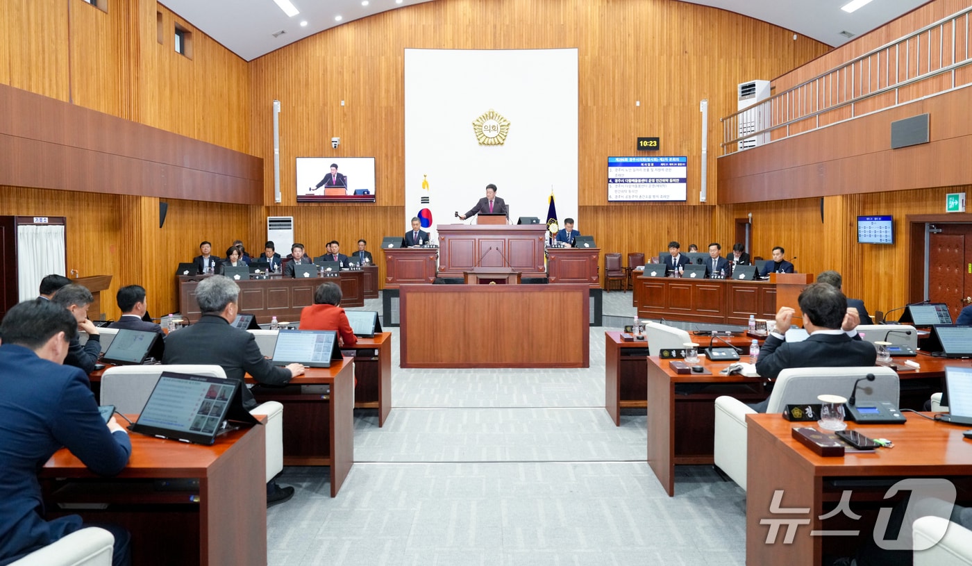 18일 경북 경주시의회가 제296회 임시회 2차 본회의에서 경주시가 제출한 혁신형 소형모듈원전(i-SMR) 1호기 유치 동의안을 가결했다.(경주시의회제공, 재판메 및 DB금지) 2026.3.18/뉴스1 