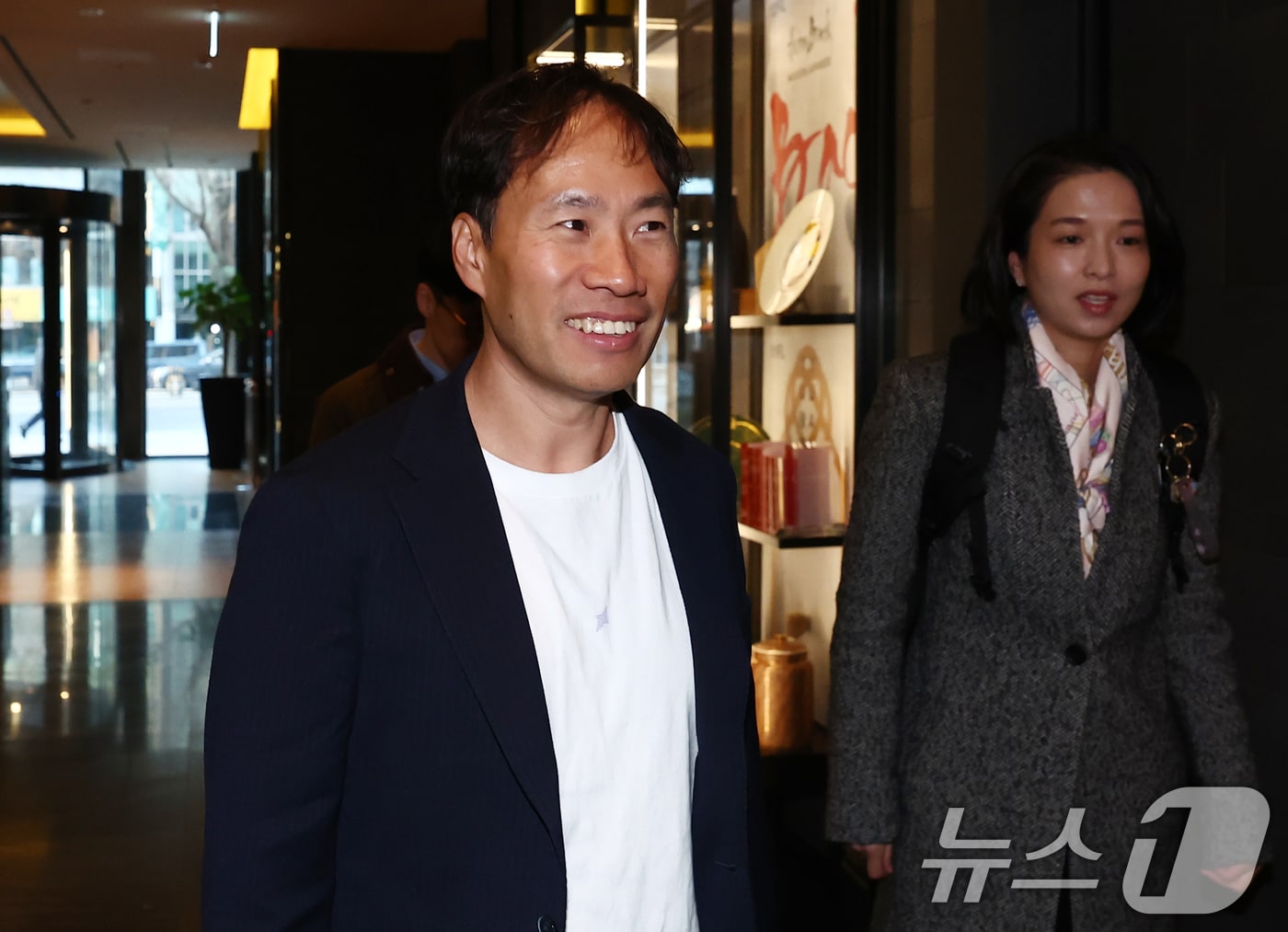 '다음' 품은 업스테이지, AI 검색 돌파구 찾나...GPU·입지는 과제 - 뉴스 썸네일 이미지