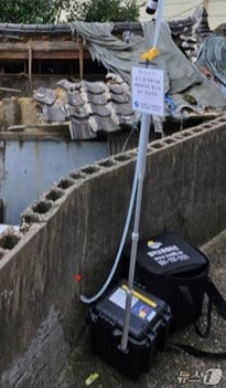 석면 시료 채취 과정.(부산시 제공. 재판매 및 DB금지)