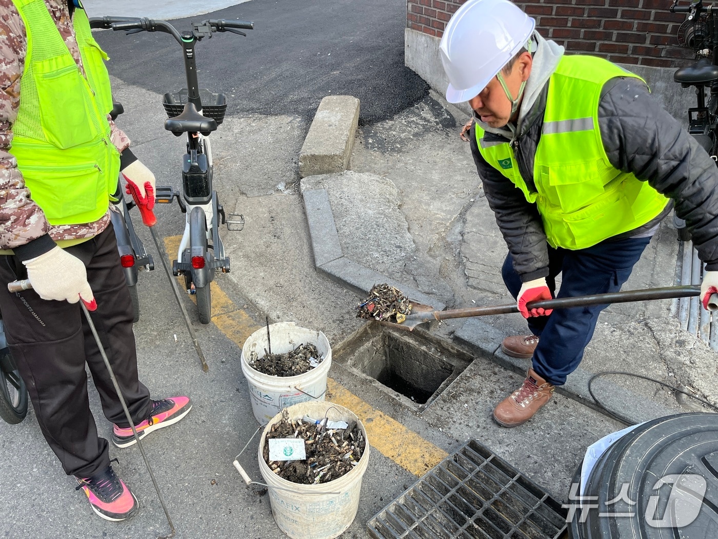 장마철 대비 빗물받이 대청소·집중 점검.(성북구 제공)