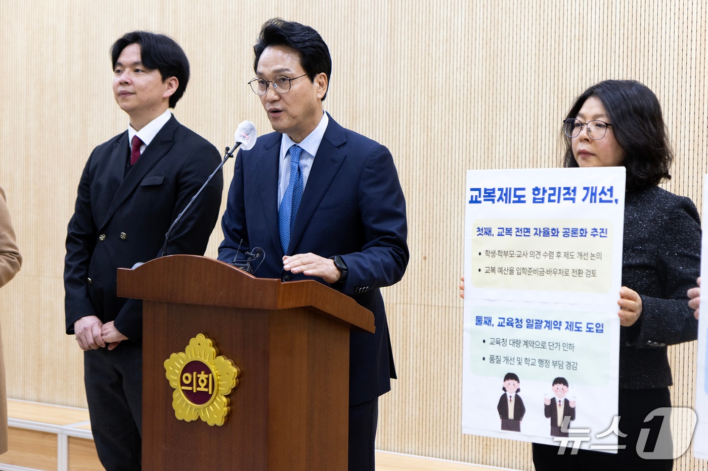 안민석 경기도교육감 예비후보가 교복제도 합리적 개선 방안을 설명하고 있다.(안민석 선거캠프 제공) 