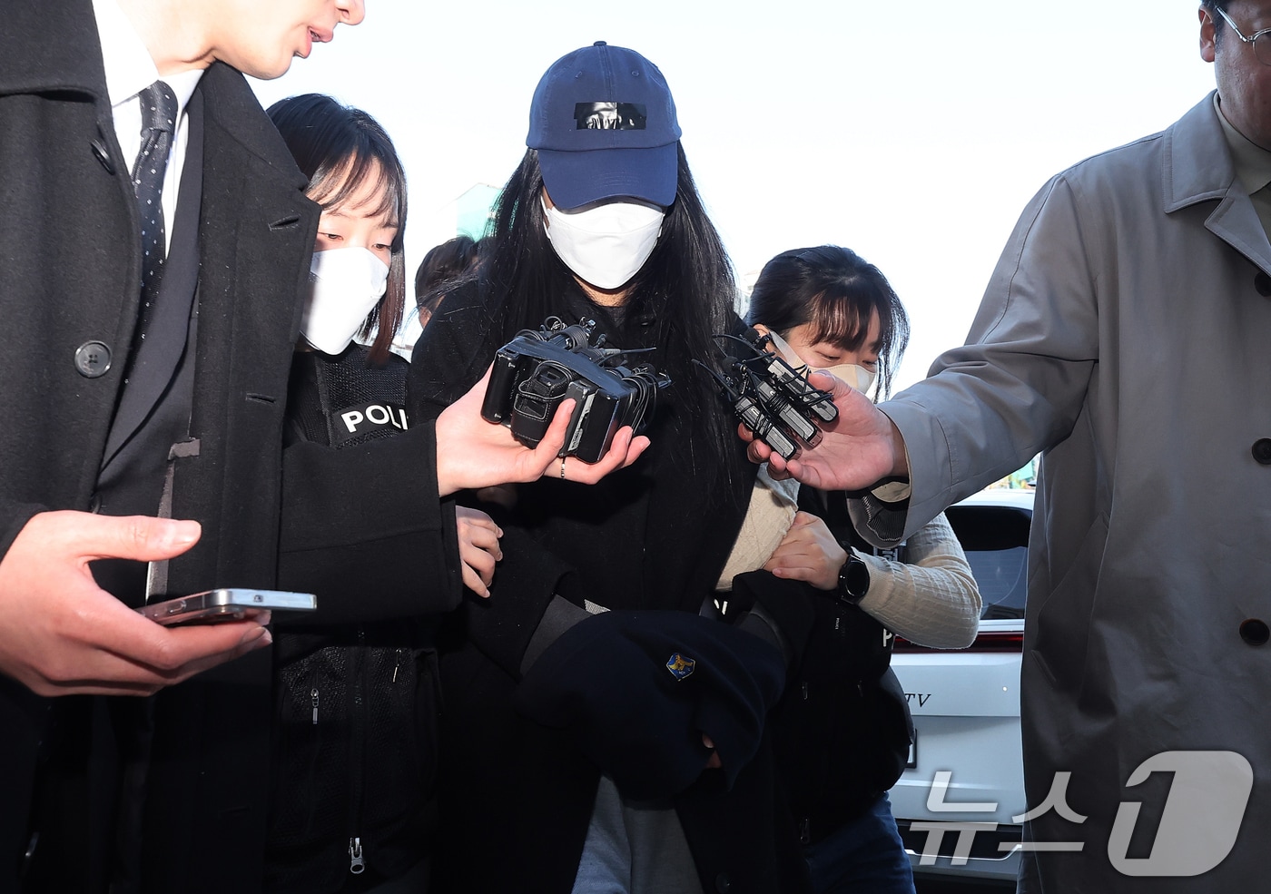 세 살배기 딸을 학대해 숨지게 한 30대 여성 A 씨가 19일 경기 안산시 단원구 수원지방법원 안산지원에서 열린 구속 전 피의자 심문(영장실질심사)에 출석하고 있다.(공동취재) 2026.3.19 ⓒ 뉴스1 김영운 기자