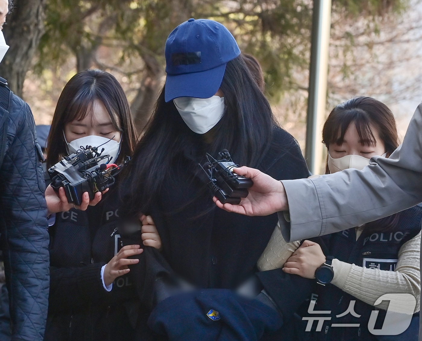 세 살배기 딸을 학대해 숨지게 한 30대 여성 A 씨가 19일 경기 안산시 단원구 수원지방법원 안산지원에서 열린 구속 전 피의자 심문(영장실질심사)에 출석하고 있다. (공동취재) 2026.3.19 ⓒ 뉴스1 김영운 기자