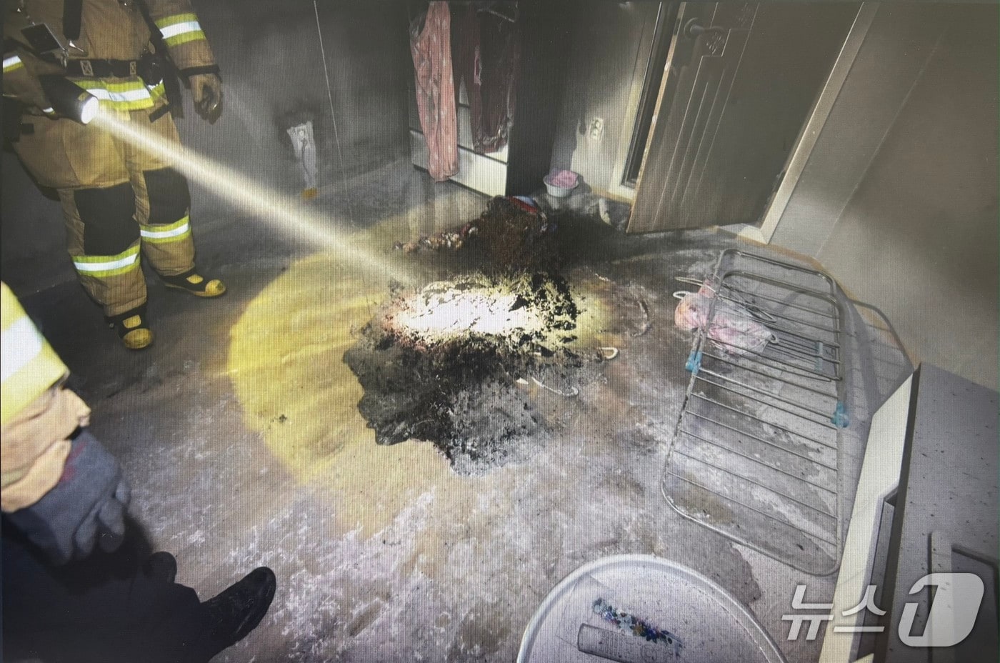 방화로 불이 난 집 내부(대전소방본부 제공) /뉴스1