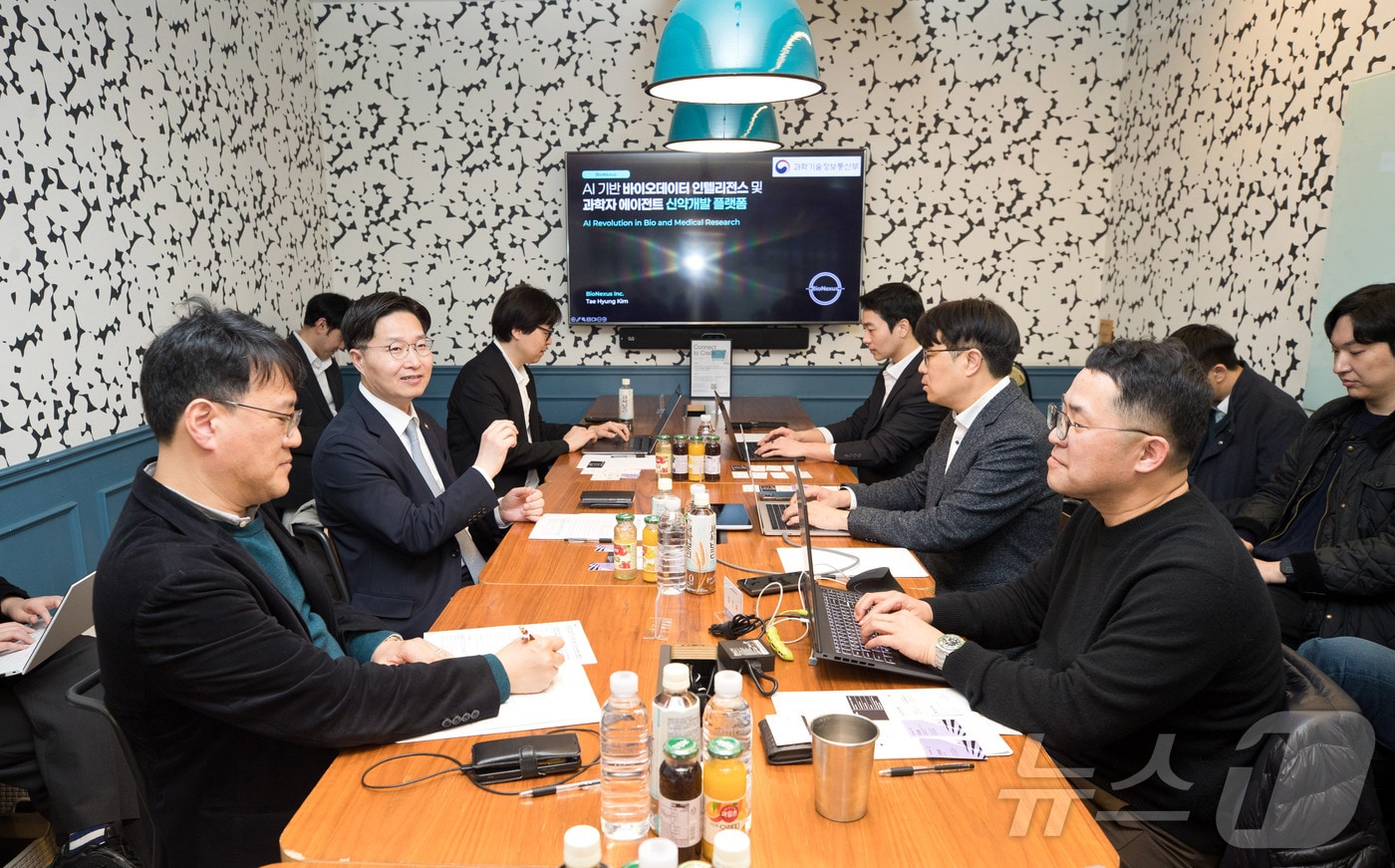 초기딜 판도 바꾼 '피지컬 AI'…벤처투자, AI·반도체에 88% 쏠렸다