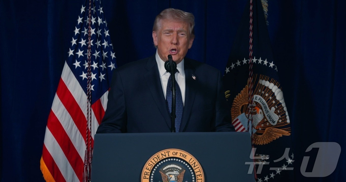 도널드 트럼프 미국 대통령이 1일(현지시간) 소셜미디어 트루스소셜에 게재한 영상을 통해 대(對)이란 군사작전 진행 상황에 대해 발표하고 있다. ⓒ 뉴스1 류정민 특파원