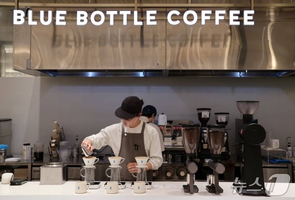 스페셜티 커피 브랜드 '블루보틀커피'가 대구신세계백화점 지하 1층 스위트파크에서 팝업스토어를 운영한다.(대구신세계백화점 제공, 재판매 및 DB 금지)