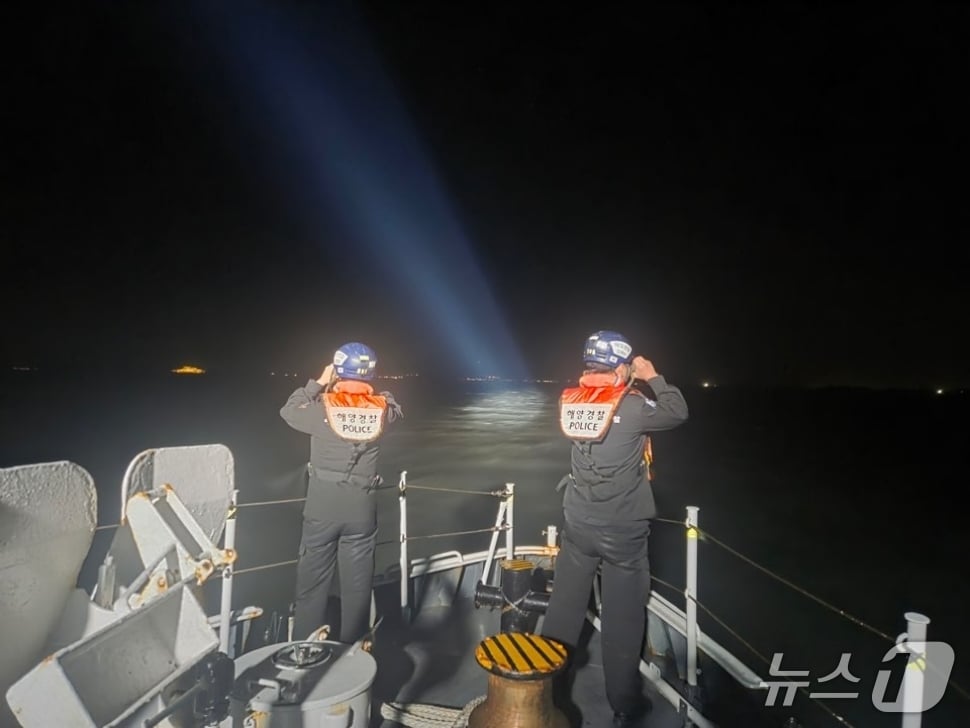 지난 19일 오후 6시 10분쯤 전남 해남군 황산면 징의항 일대에서 70대 A 씨에 대한 실종신고가 접수돼 완도해경이 수색하고 있다.(완도해경 제공. 재판매 및 DB 금지)