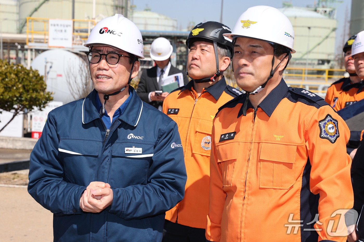 최용철 경기도소방재난본부장 전담 직무대리가 18~19일 석유 저장·취급시설에 대한 긴급 현장 안전점검을 벌이고 있다. (경기도소방재난본부 제공. 재판매 및 DB 금지) 2026.3.20/뉴스1