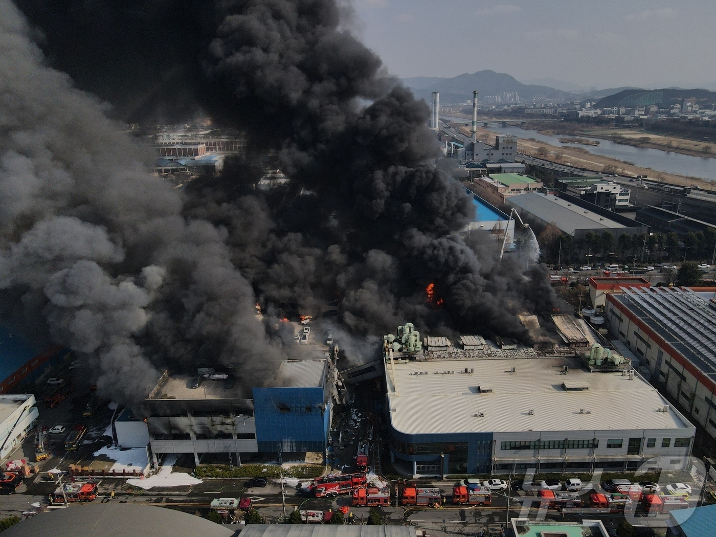 대전 문평동 자동차부품 공장 화재 현장