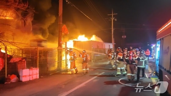 20일 오전 4시 16분께 전북 완주군 용진읍 운곡리의 한 식품제조 공장에서 불이 났다.(전북소방 제공, 재판매 및 DB금지)2026.3.20/뉴스1