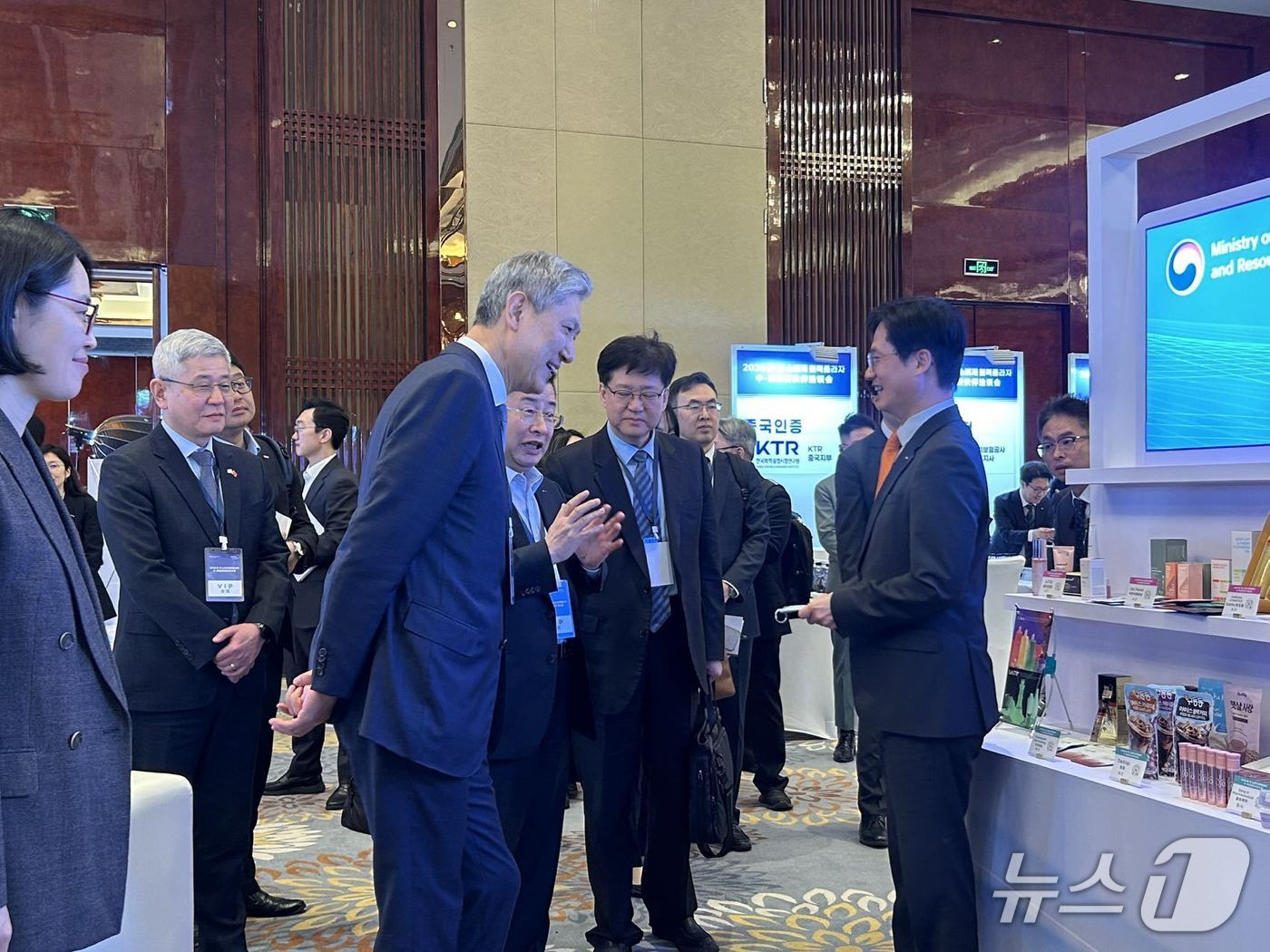 노재헌 주중 한국대사가 19일 쓰촨성 청두시에서 개최된 '2026 한중 소비재 협력 플라자'를 방문했다. (주중 한국대사관)