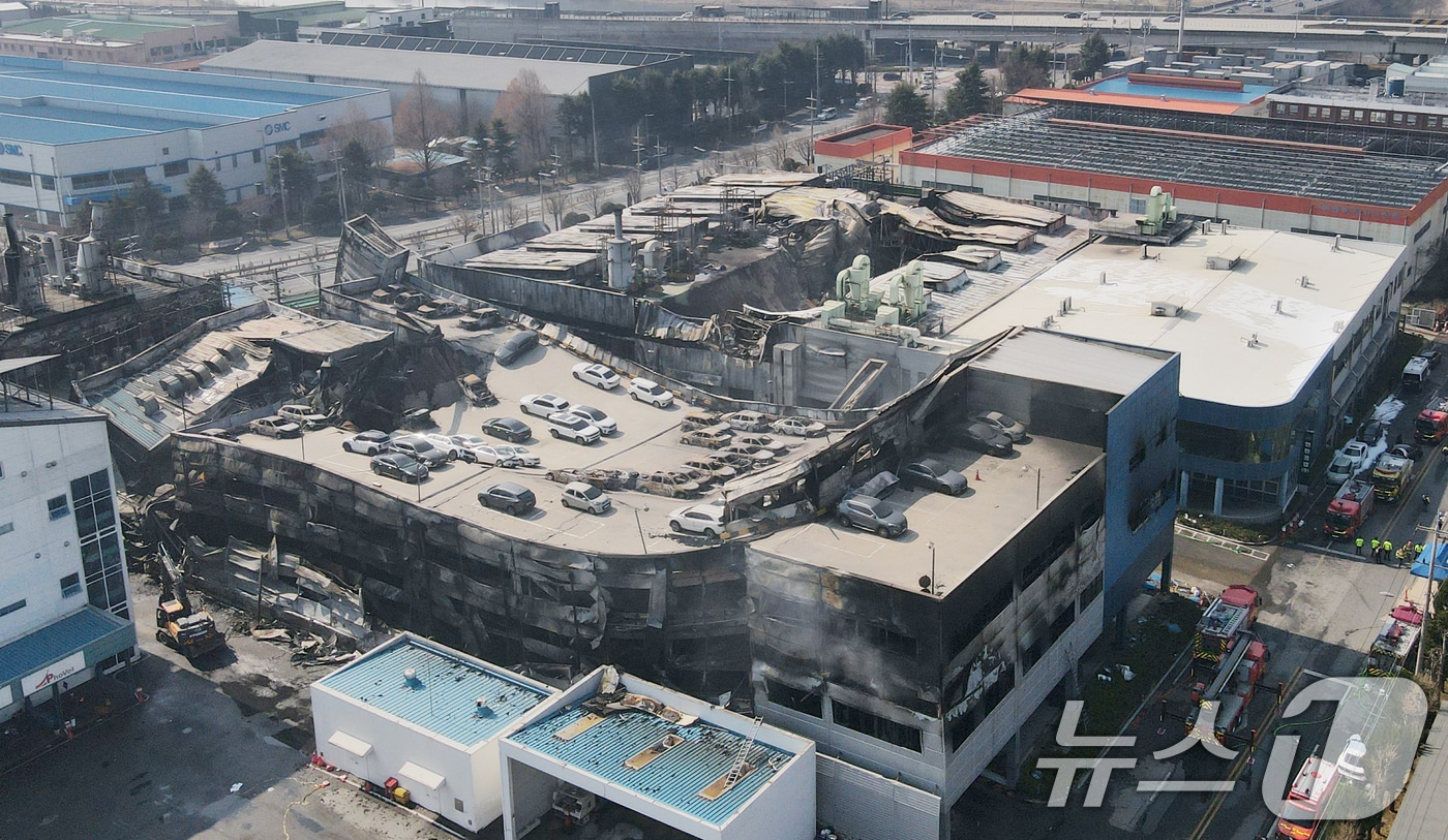 21일 대형 화재로 인명피해가 발생한 대전 대덕구 자동차 부품 제조 공장이 처참한 모습을 보이고 있다. 2026.3.21 ⓒ 뉴스1 김기태 기자