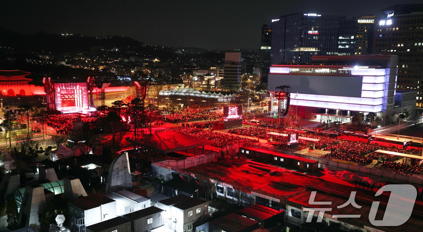 방탄소년단(BTS)이 21일 서울 광화문광장에서 컴백 기념 공연인 'BTS 컴백 라이브: 아리랑' 공연을 펼치고 있다. 2026.3.21 ⓒ 뉴스1 사진공동취재단