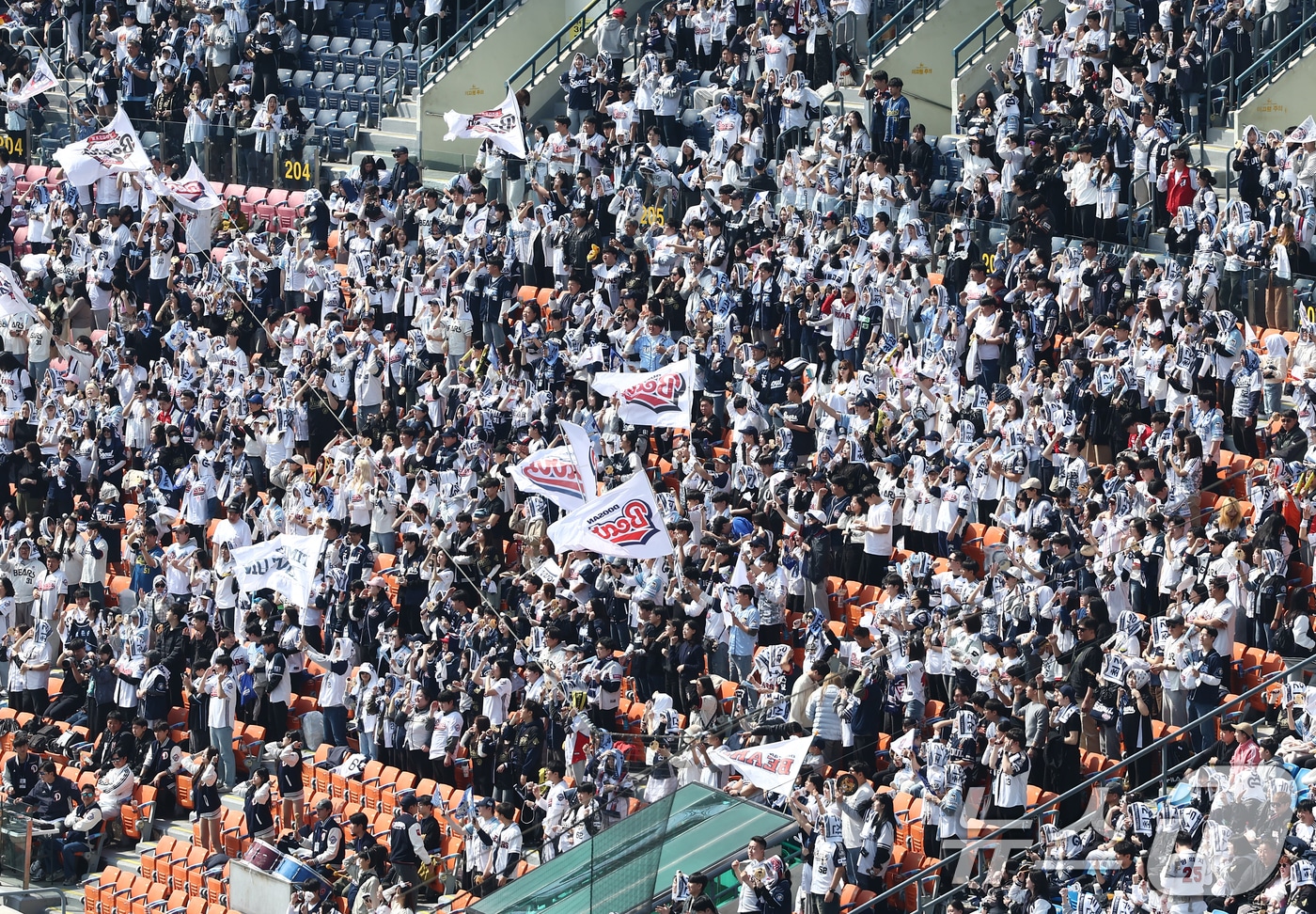 두산 베어스가 홈 9경기 연속 매진 기록을 세웠다. ⓒ 뉴스1 김민지 기자