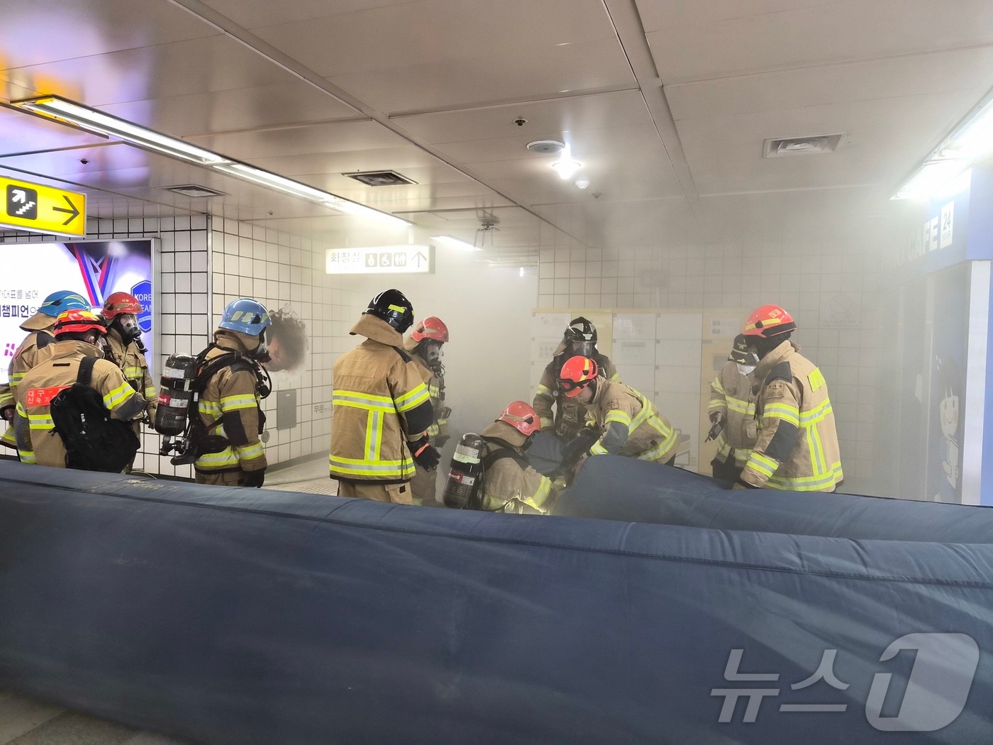 23일 낮 12시 5분쯤 대구 달서구 진천동 도시철도 1호선 진천역에서 냉각탑 절단 작업 중 튄 불꽃으로 화재가 발생해 소방 당국이 1시간 10여분 만에 진화했다.(대구소방안전본부 제공. 재판매 및 DB금지) 2026.3.23 ⓒ 뉴스1 이성덕 기자