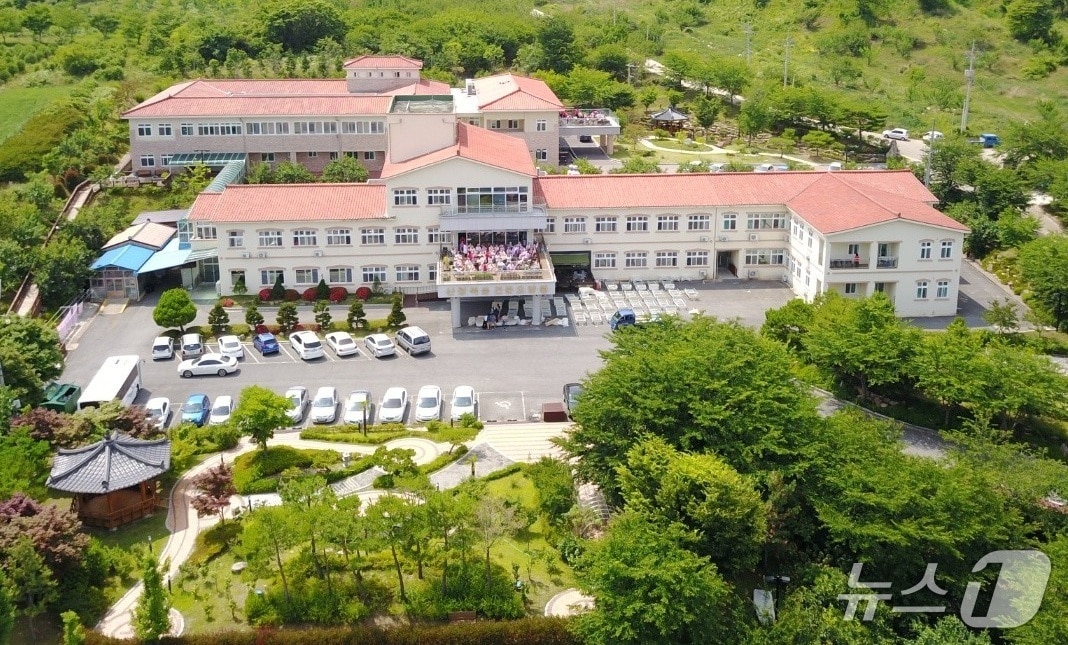 산청복음전문요양원과 산청복음실버타운 전경(요양원 제공. 재판매 및 DB금지)