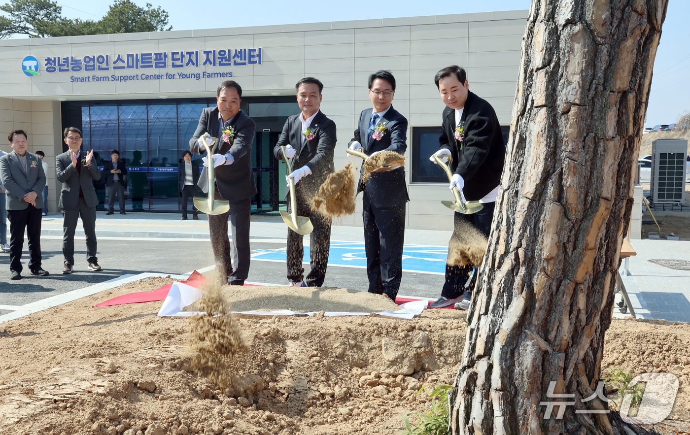 전북 고창군 성송면 판정리 190번지 일원에서 청년농업인 스마트팜 단지 준공식이 열렸다.(고창군 제공. 재판매 및 DB금지)