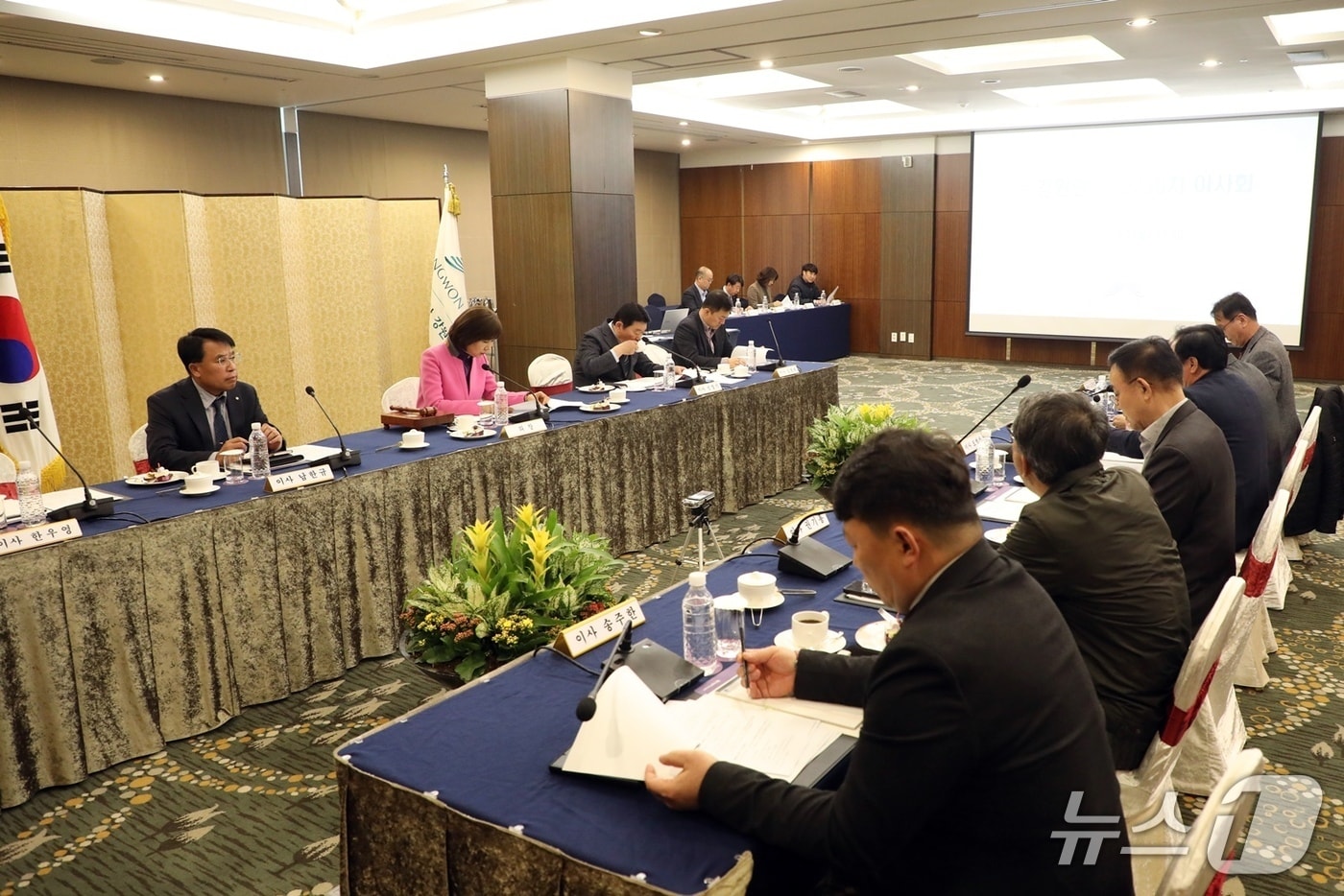 강원랜드, 비상임이사 후보 '노승만·최우식·박완성' 선정 - 뉴스 썸네일 이미지