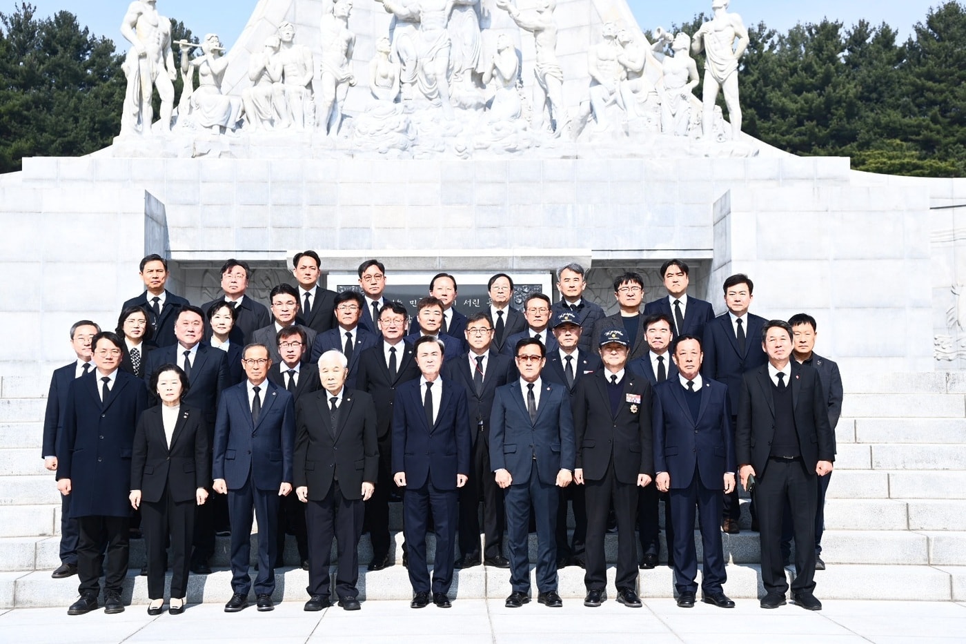  국립대전현충원 참배 모습.(충남도 제공. 재판매 및 DB금지)/뉴스1