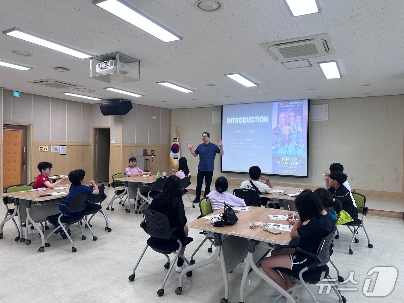 웹툰 인문교실이 해운대청소년문화의집에서 진행되고 있다.(해운대구 제공. 재판매 및 DB금지)