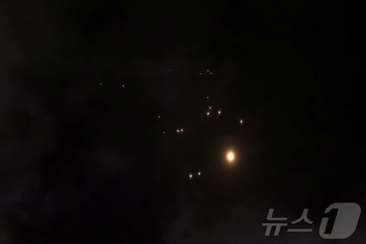 예루살렘을 공격하는 이란의 집속탄 미사일 ⓒ 로이터=뉴스1