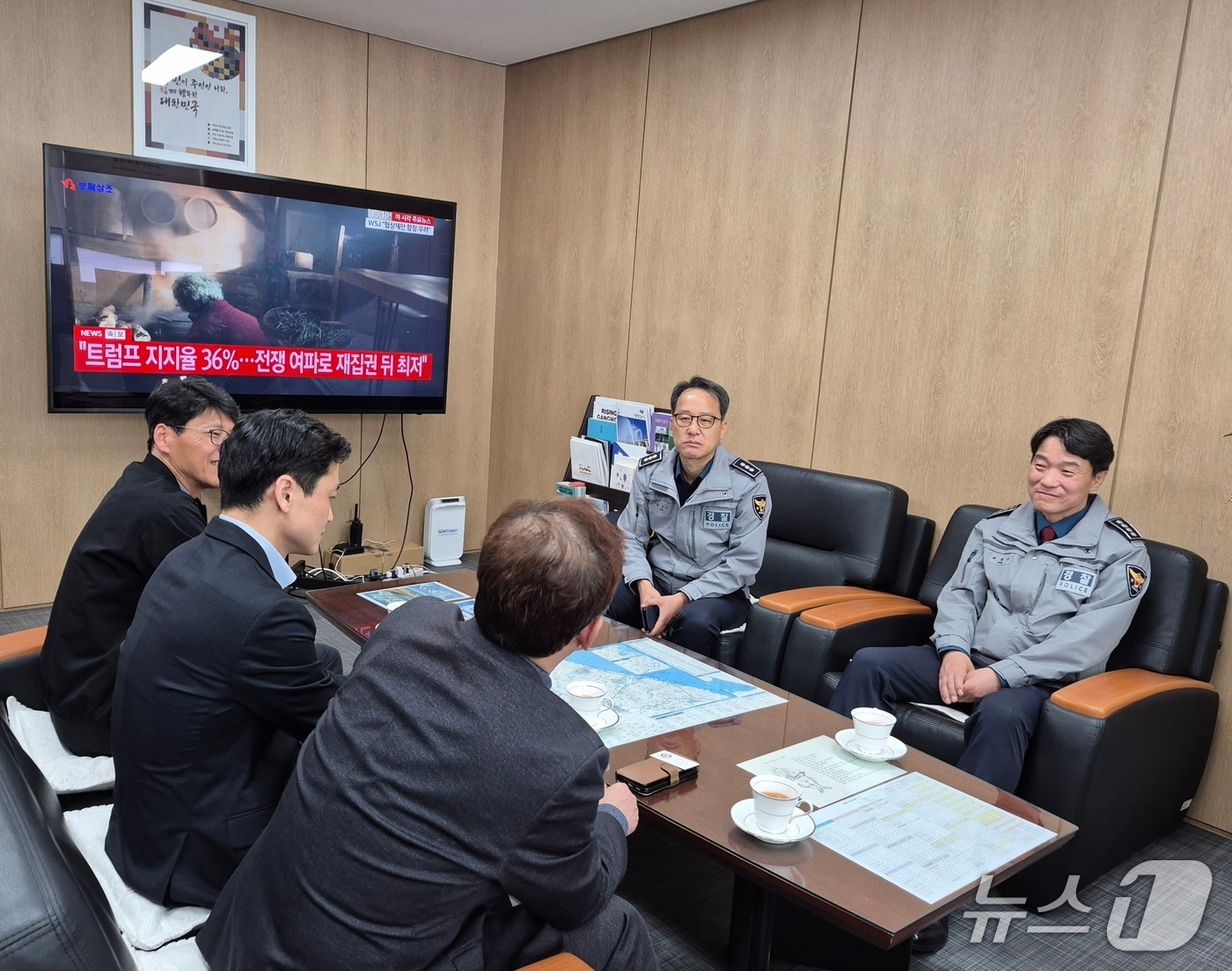 강원 속초경찰서는 25일 양양국제공항과 양양 남대천 벚꽃 축제장을 찾아 안전 점검을 실시했다.(속초경찰서 제공. 재판매 및 DB금지)/뉴스1