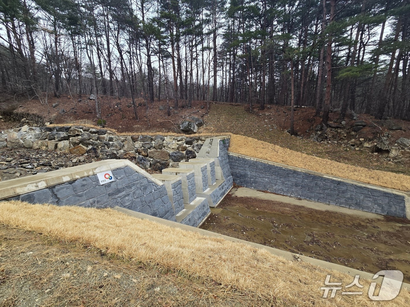 2025년에 시공된 강현면 중복리 사방댐.(양양군 제공, 재판매 및 DB 금지) 2026.3.25/뉴스1