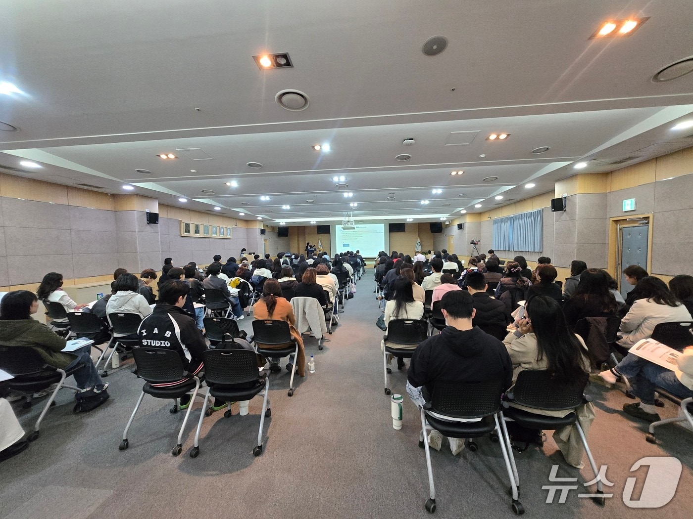 광주남구청소년진로체험지원센터가 광주 남구청 8층 대회의실에서 '2026년 진로강사 역량강화교육'을 진행하고 있다.(센터 제공. 재판매 및 DB 금지)