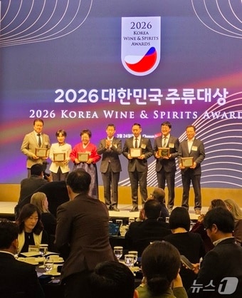 2026 대한민국 주류대상 시상식(좌측 두번째 시향가 양숙희 대표)(곡성군 제공)   