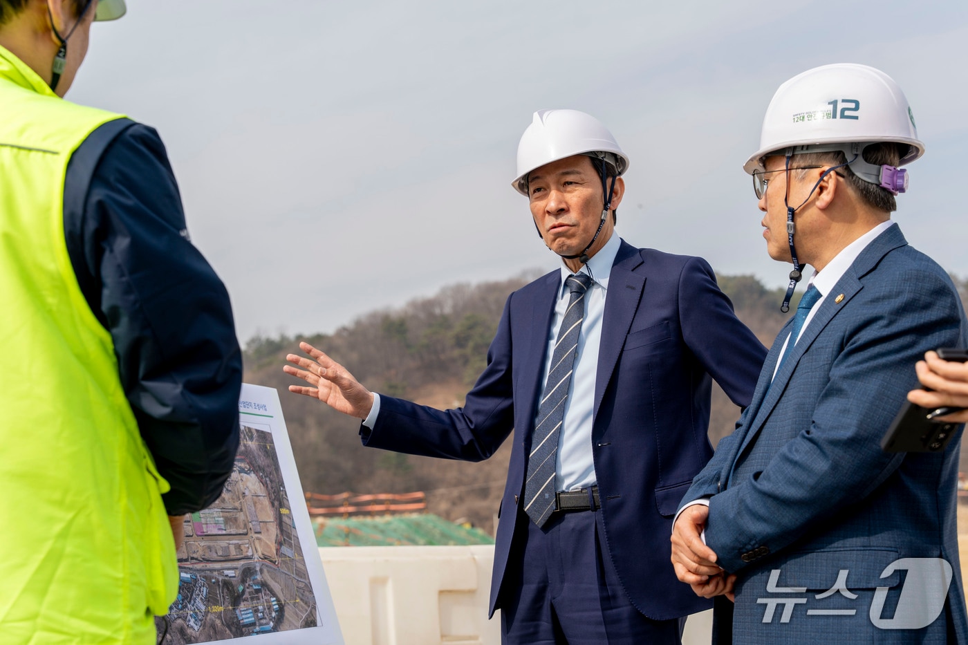 우상호 더불어민주당 강원특별자치도지사 후보는 25일 원주 부론산업단지와 연세대 원주세브란스기독병원을 방문하는 등 '원주·횡성권 현장 정책투어'를 실시했다.(우상호 후보 측 제공. 재판매 및 DB 금지)/뉴스1