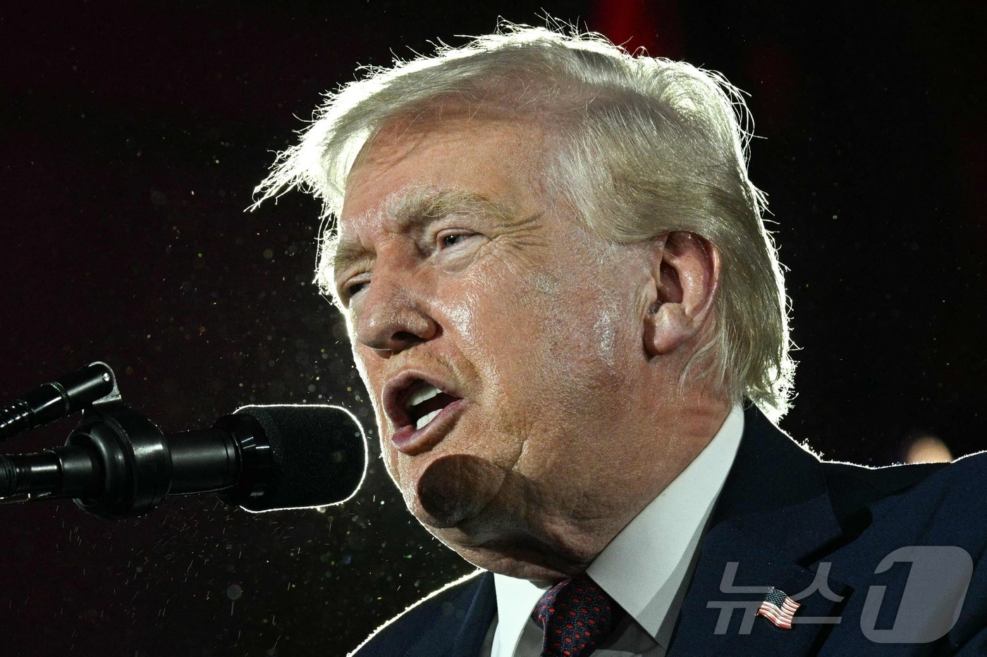 도널드 트럼프 미국 대통령이 25일(현지시간) 워싱턴DC 유니언 스테이션에서 열린 전국공화당하원의원위원회(NRCC) 연례 대통령 만찬에서 연설하고 있다. 2026.3.25 ⓒ AFP=뉴스1