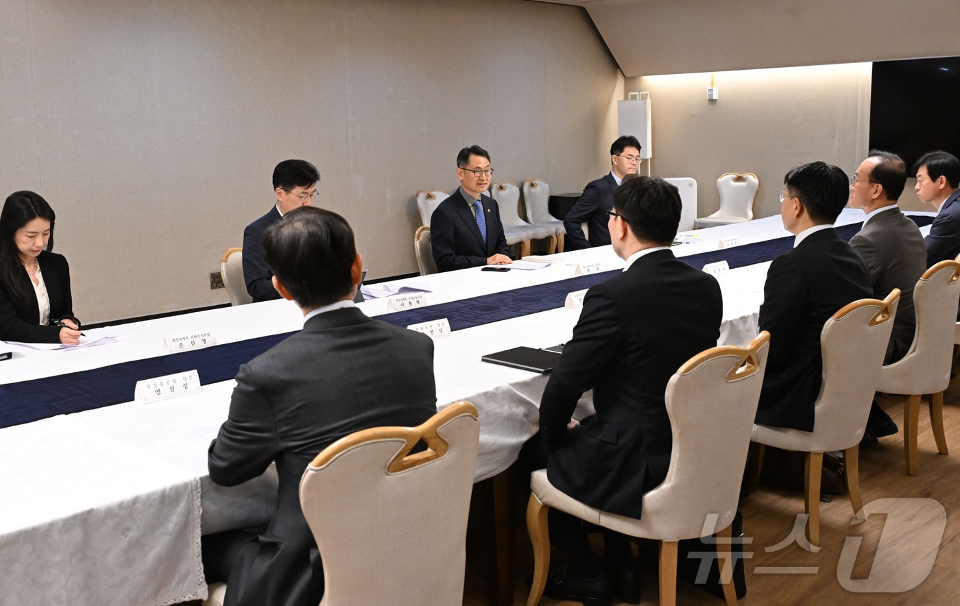 허장 재정경제부 제2차관이 26일 서울 종로구 정부서울청사에서 열린 수출기업 간담회를 주재하고 있다. (재정경제부 제공. 재판매 및 DB 금지) 2026.3.26 ⓒ 뉴스1