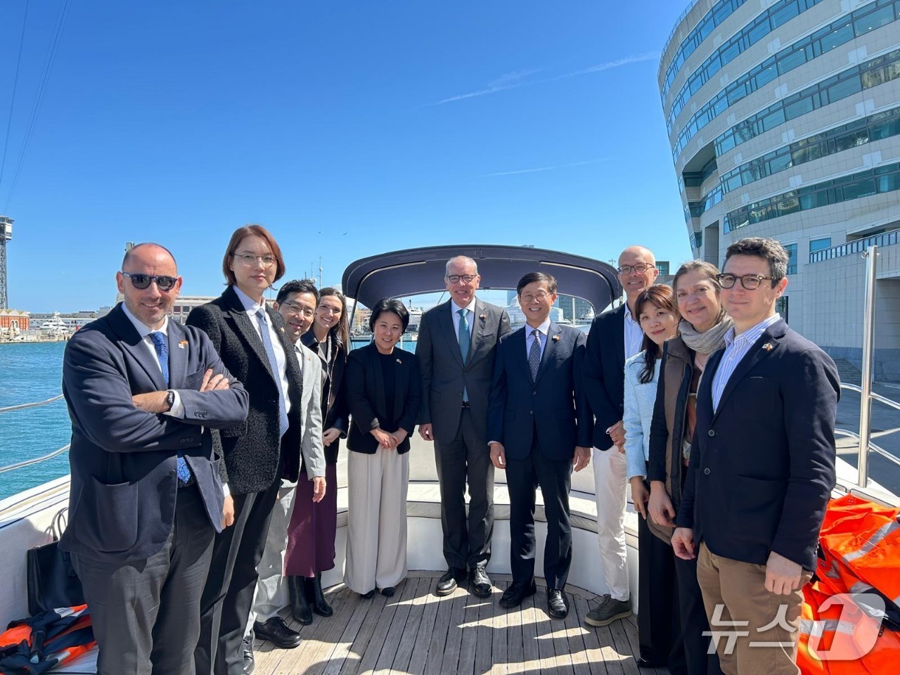 송상근 사장 등 BPA 대표단이 현지 시각 기준 지난 26일 협약을 체결한 후 바르셀로나 항을 시찰하는 모습 (BPA 제공. 재판매 및 DB금지)