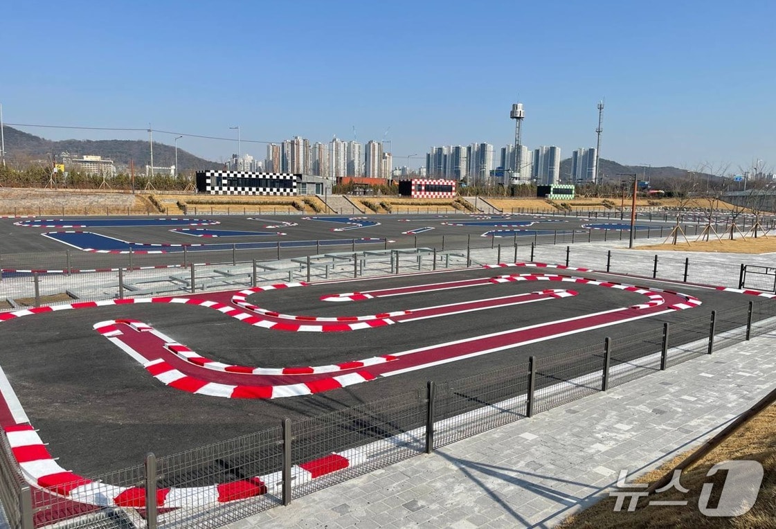 달빛공원에 조성된 RC스포츠 경기장 전경 (인천시 제공.재판매 및 DB금지)