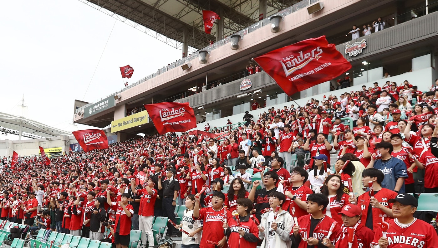 SSG 랜더스가 4년 연속 개막전 만원 관중을 기록했다. (SSG 제공)