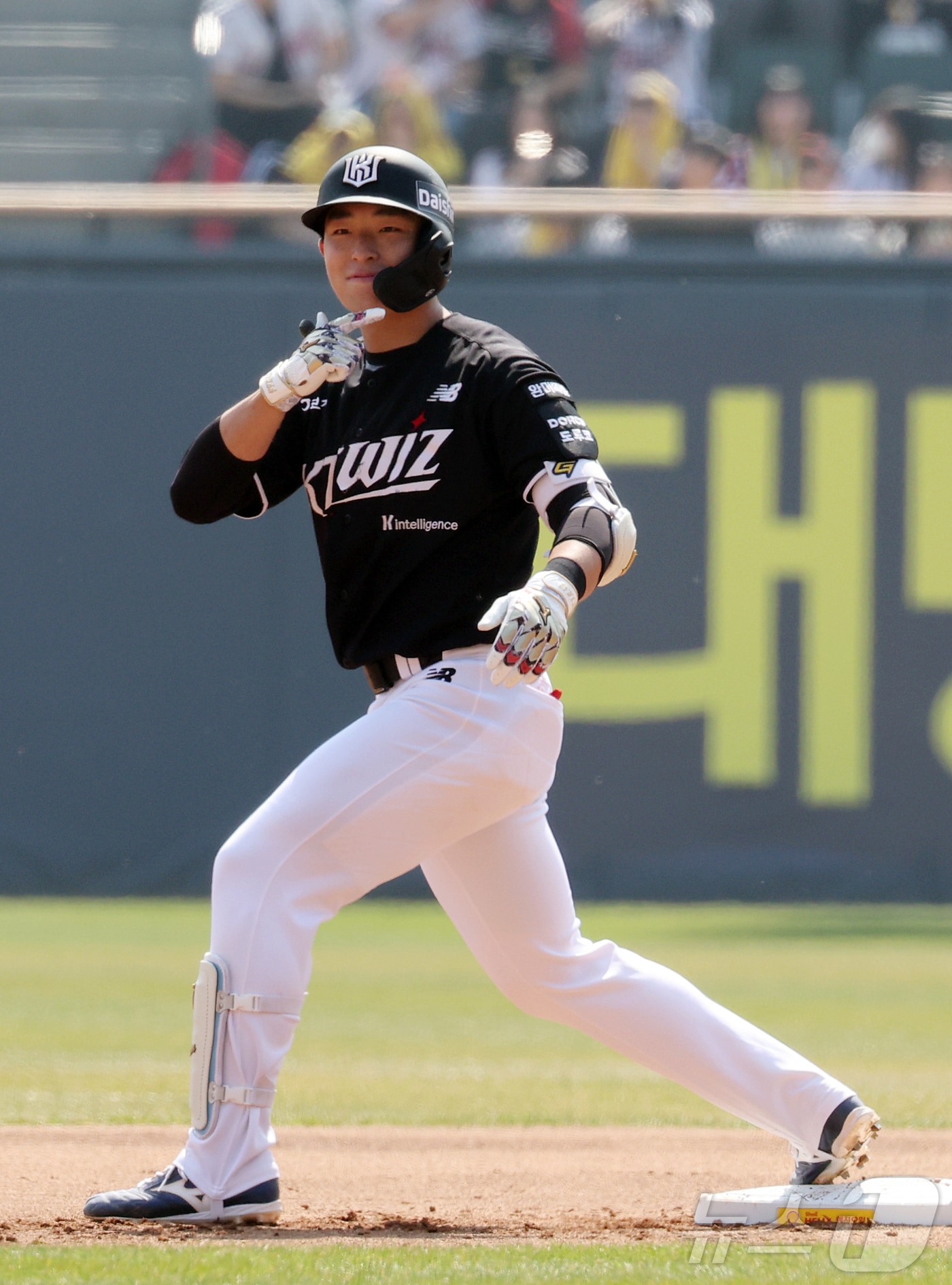 '루키' 이강민 활약 흐뭇한 KT 이강철 감독 "멘탈은 가르치기 어려운데... - 뉴스 썸네일 이미지