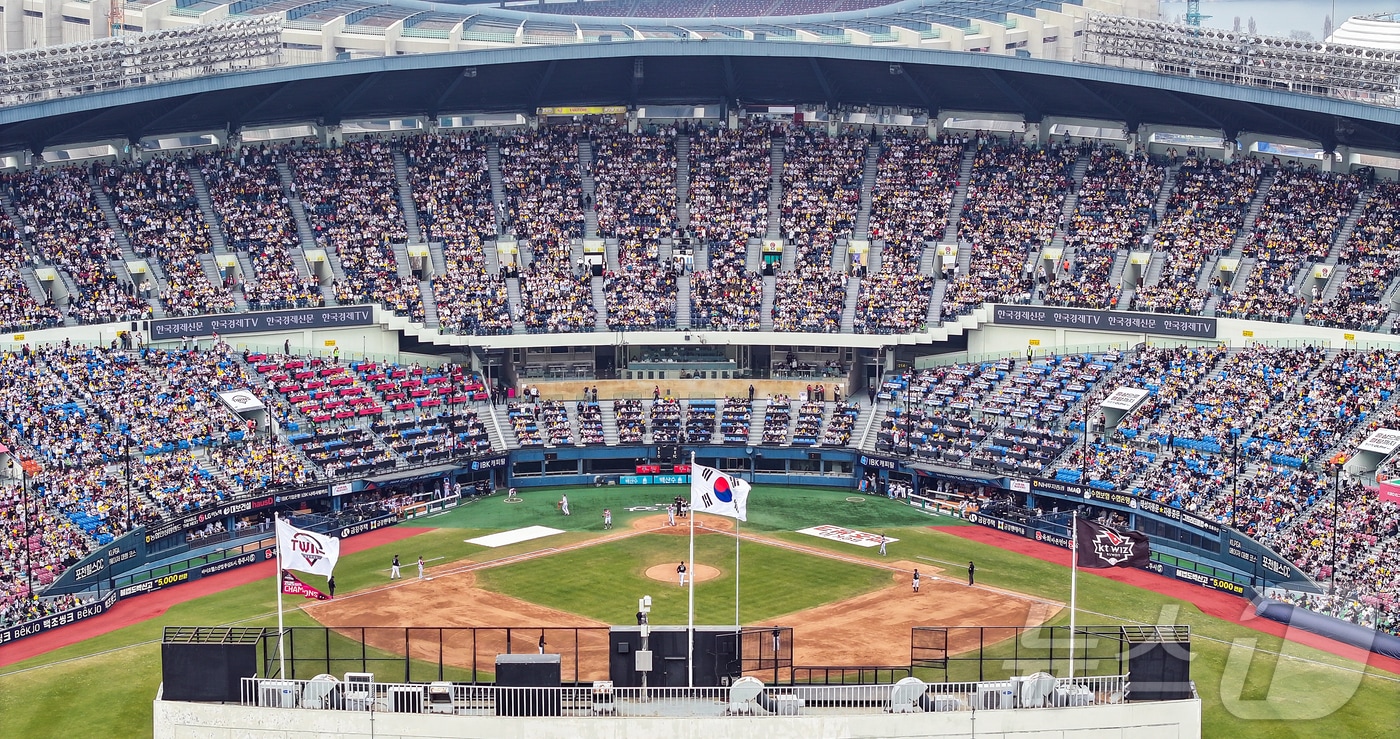 대구 삼성라이온즈파크의 다회용기 도입률이 2.4%로 전국 9개 프로야구 홈구장 중 최하위를 기록했다. 사진은 프로야구 경기. (사진은 기사 내용과 무관함) ⓒ 뉴스1 자료 사진