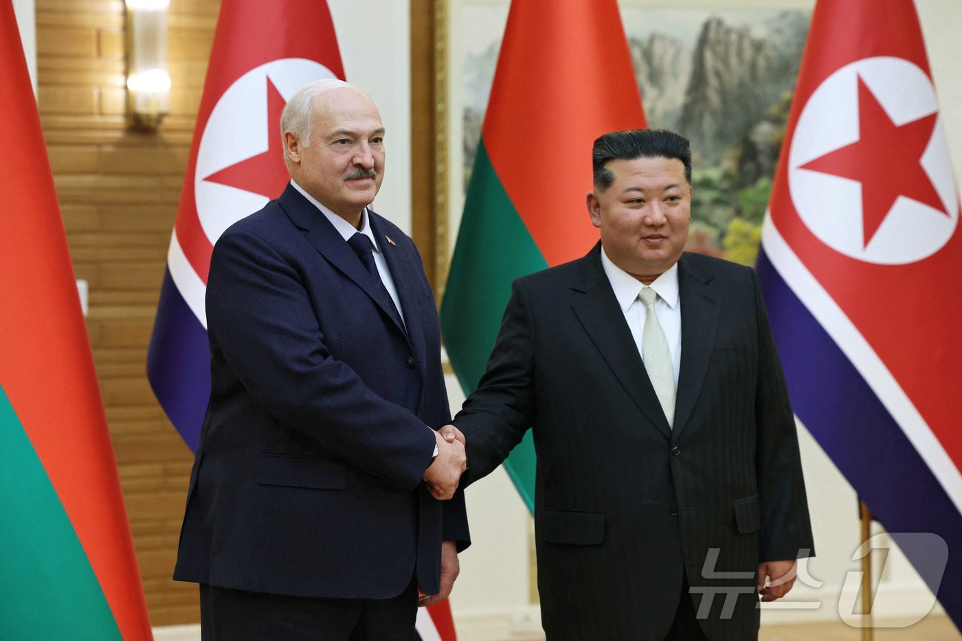 알렉산드르 루카셴코 벨라루스 대통령과 김정은 북한 노동당 총비서 ⓒ 로이터=뉴스1