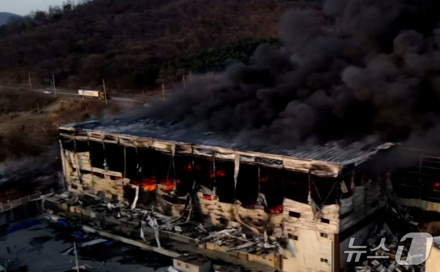 용인 물류창고 화재 현장.(경기도소방재난본부 제공. 재판매 및 DB 금지)/뉴스1